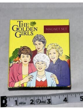THE GOLDEN GIRLS Magnet Set (25 Magnets + 32 Page Mini Book) New In Box